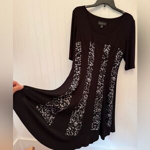 Black and White Travel Easy-Wear Dress, Size L